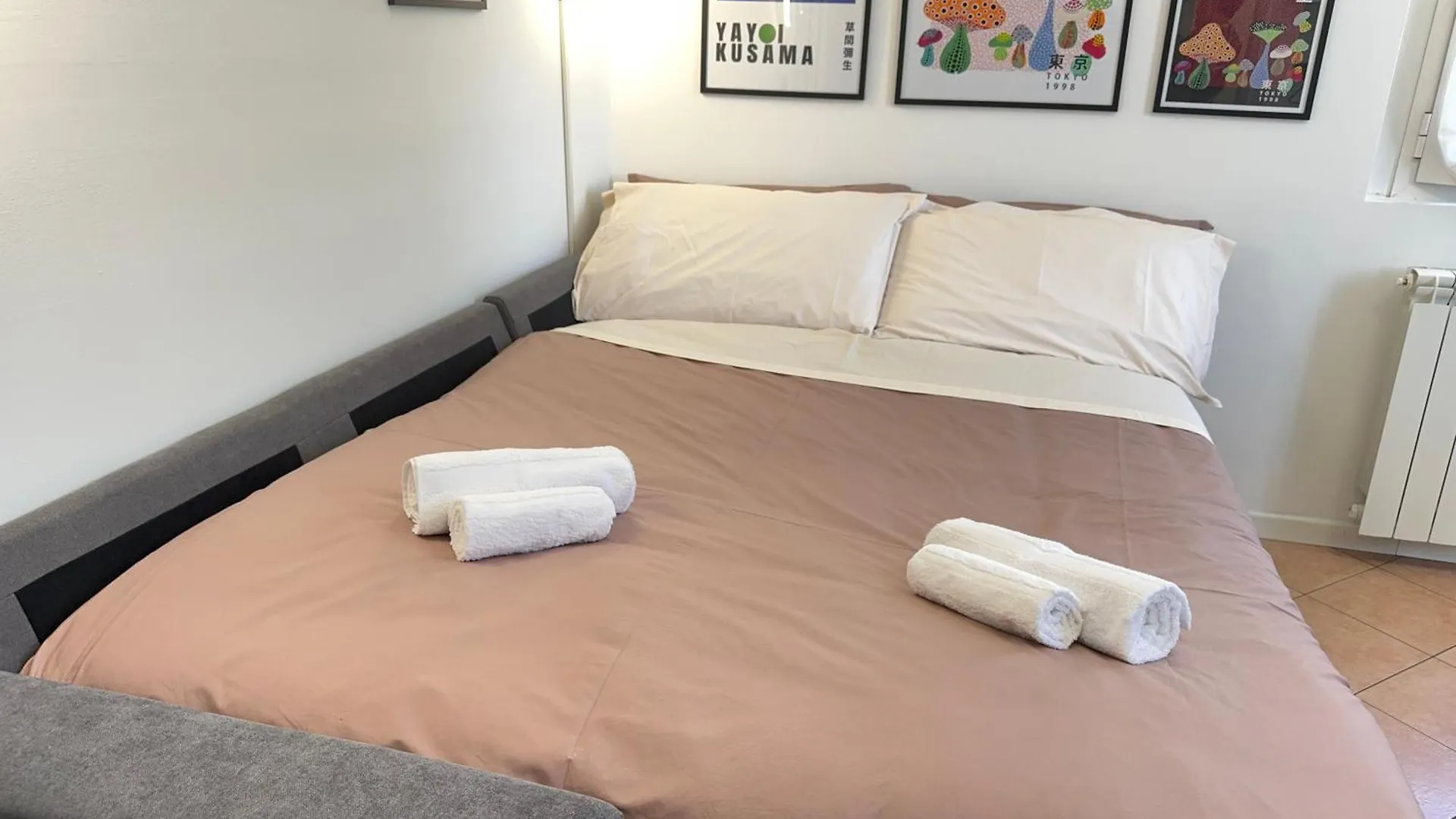 Ferienwohnung 10' Malpensa Airport, Alongside Train Station Casorate Sempione Apartment