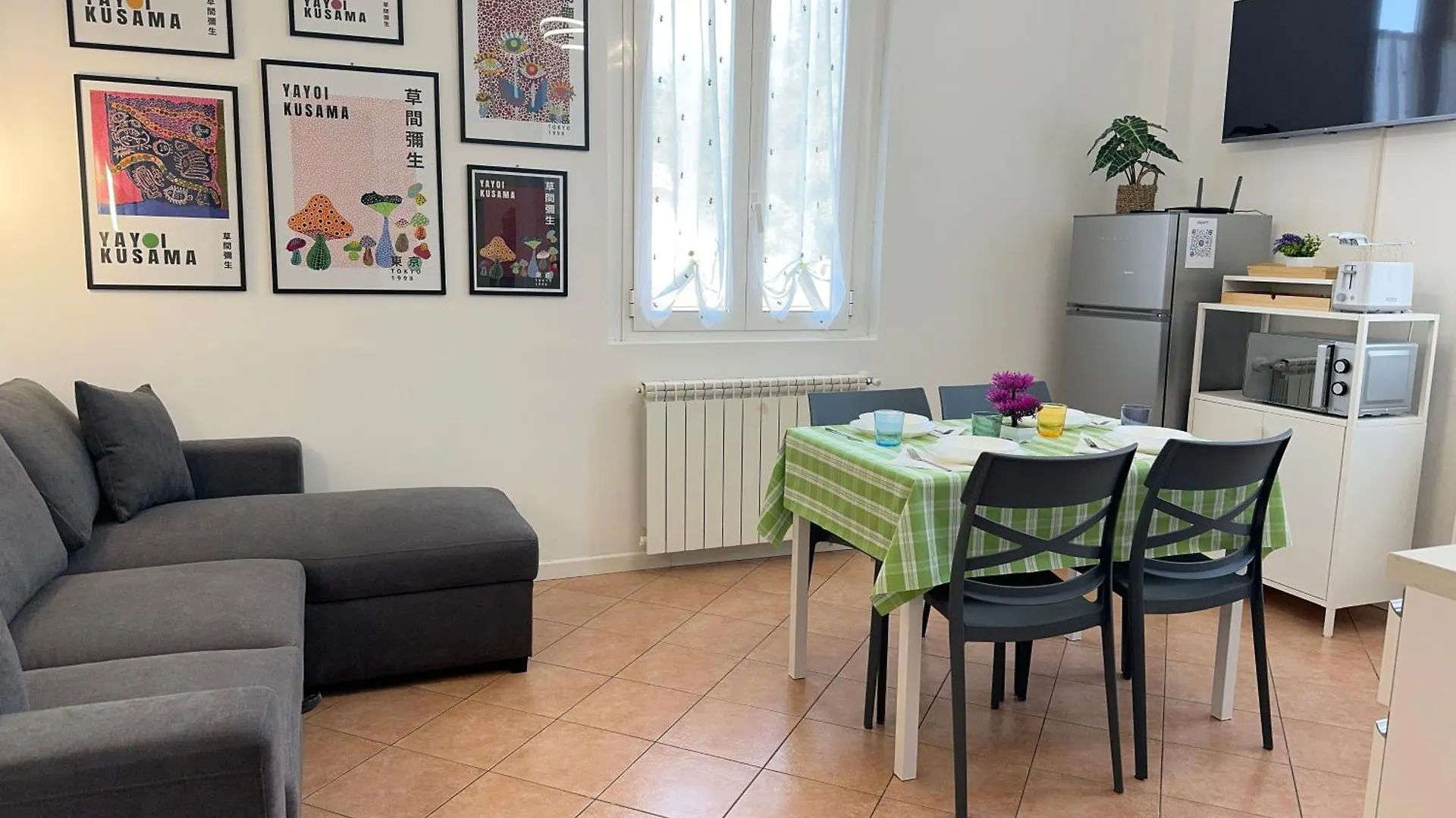 Apartment Ferienwohnung 10' Malpensa Airport, Alongside Train Station Casorate Sempione Italien